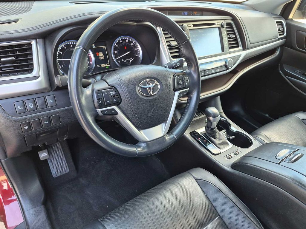Thumbnail: 2017 Toyota Highlander - 8