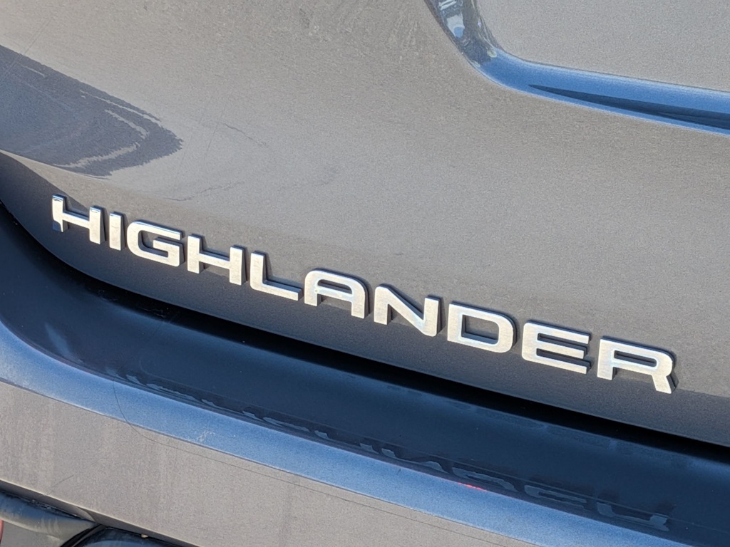 Thumbnail: 2021 Toyota Highlander - 6