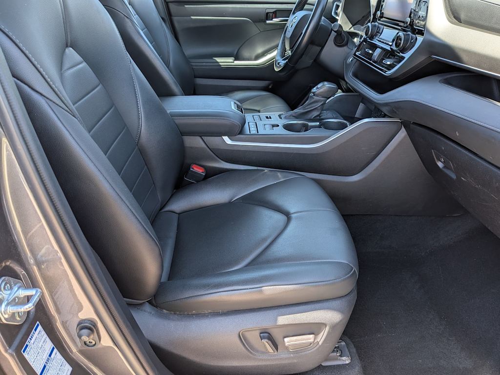 Thumbnail: 2021 Toyota Highlander - 29