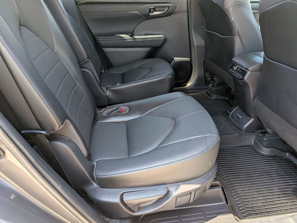 Thumbnail: 2021 Toyota Highlander - 28