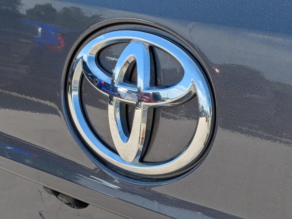 Thumbnail: 2021 Toyota Highlander - 25