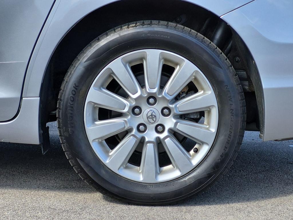 Thumbnail: 2015 Toyota Sienna - 8