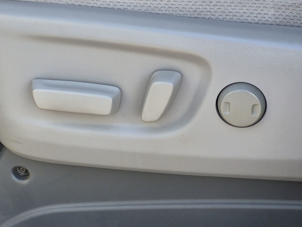 Thumbnail: 2015 Toyota Sienna - 25