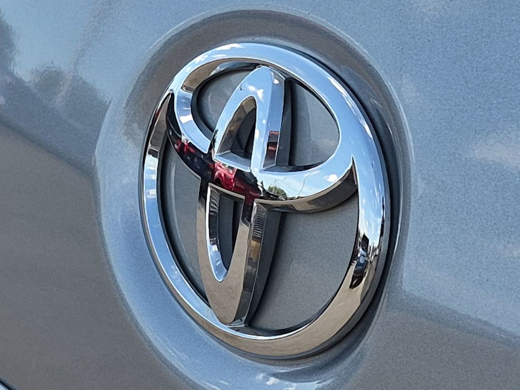 Thumbnail: 2015 Toyota Sienna - 24