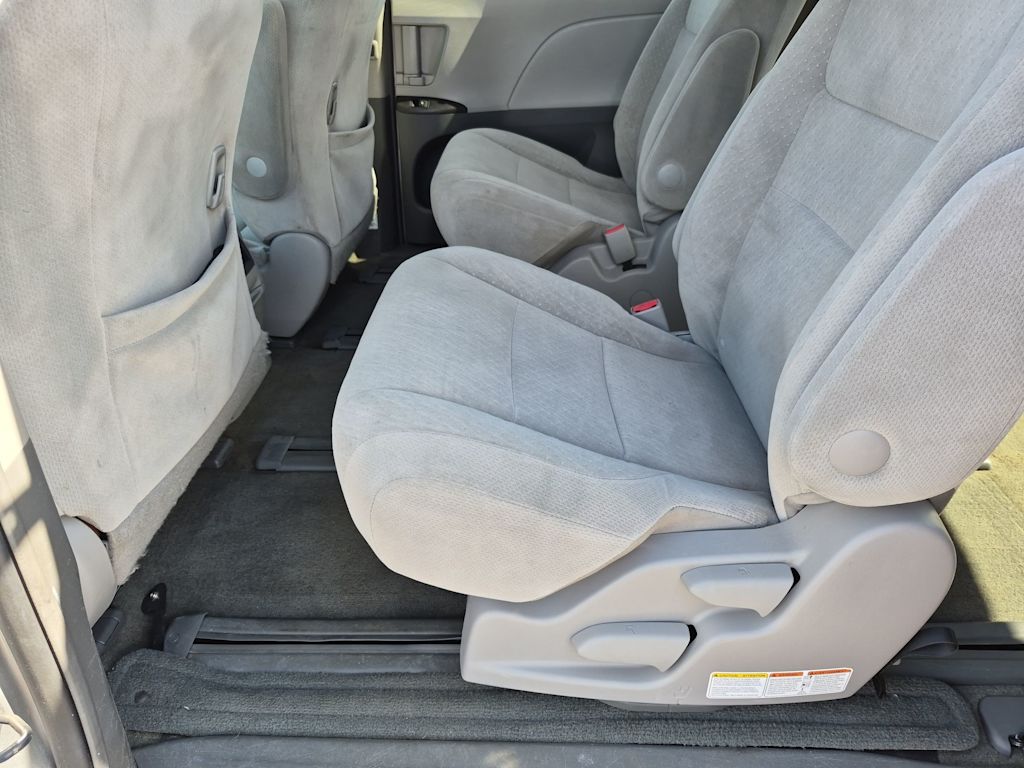 Thumbnail: 2015 Toyota Sienna - 26
