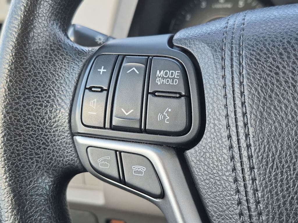 Thumbnail: 2015 Toyota Sienna - 28
