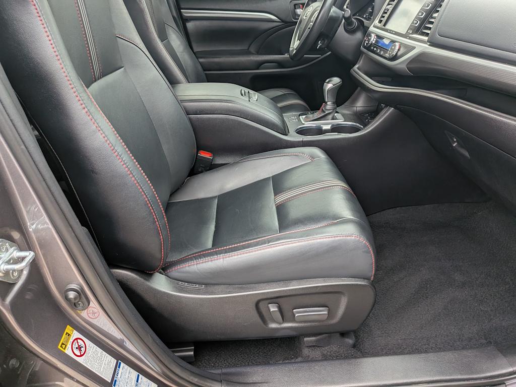 Thumbnail: 2019 Toyota Highlander - 11