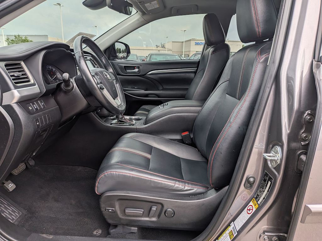 Thumbnail: 2019 Toyota Highlander - 10