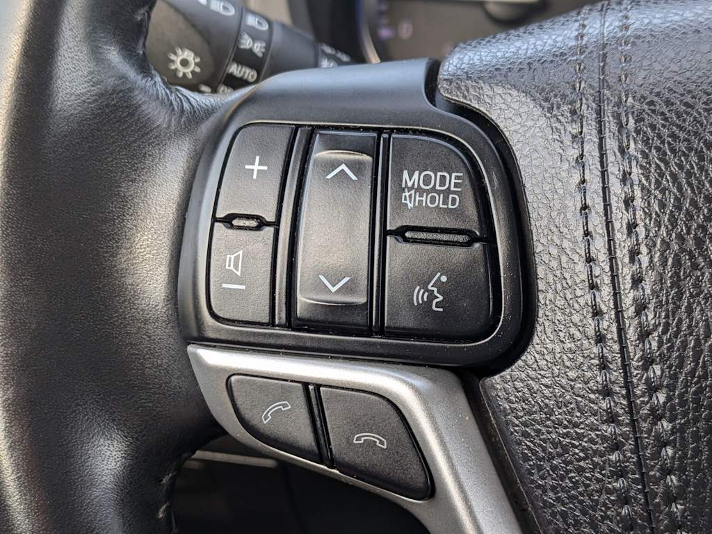 Thumbnail: 2018 Toyota Highlander - 30