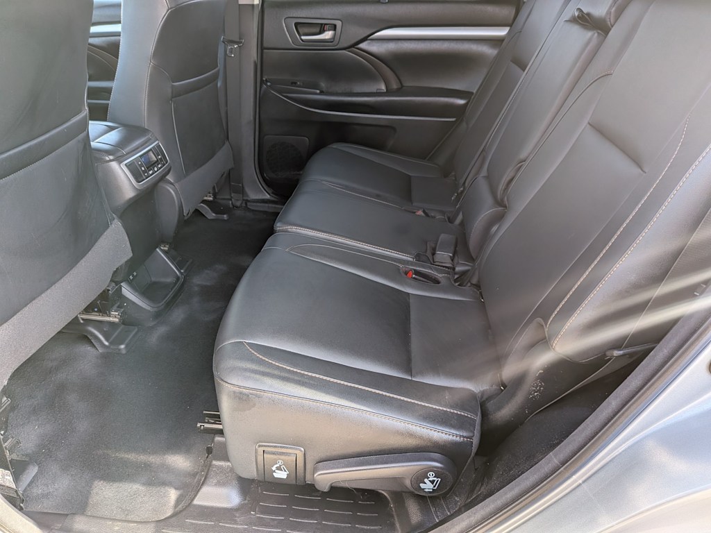 Thumbnail: 2018 Toyota Highlander - 28