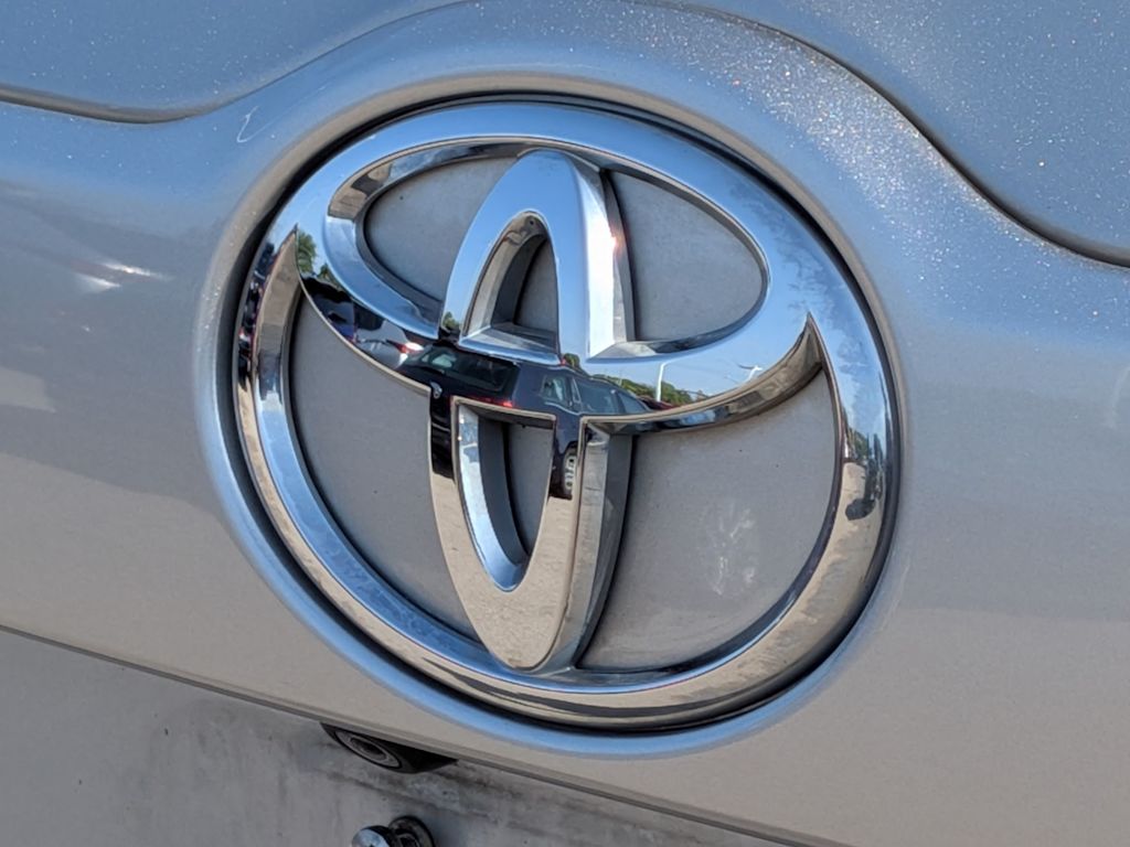 Thumbnail: 2018 Toyota Highlander - 25