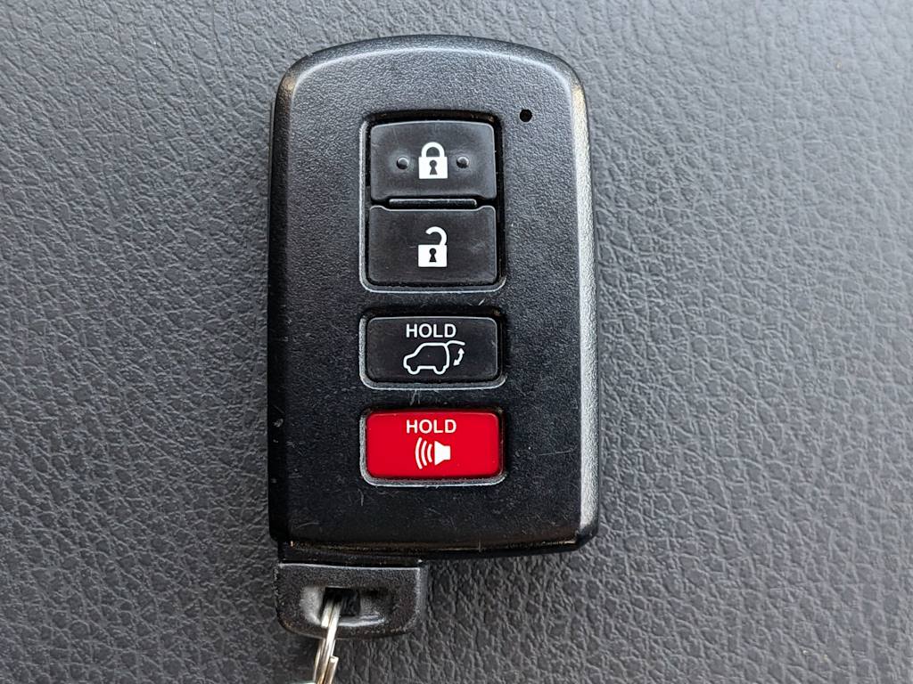Thumbnail: 2018 Toyota Highlander - 18