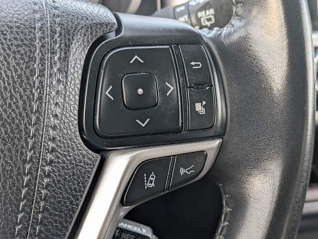 Thumbnail: 2018 Toyota Highlander - 31