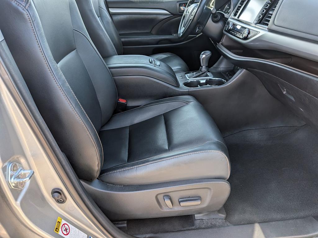 Thumbnail: 2018 Toyota Highlander - 11