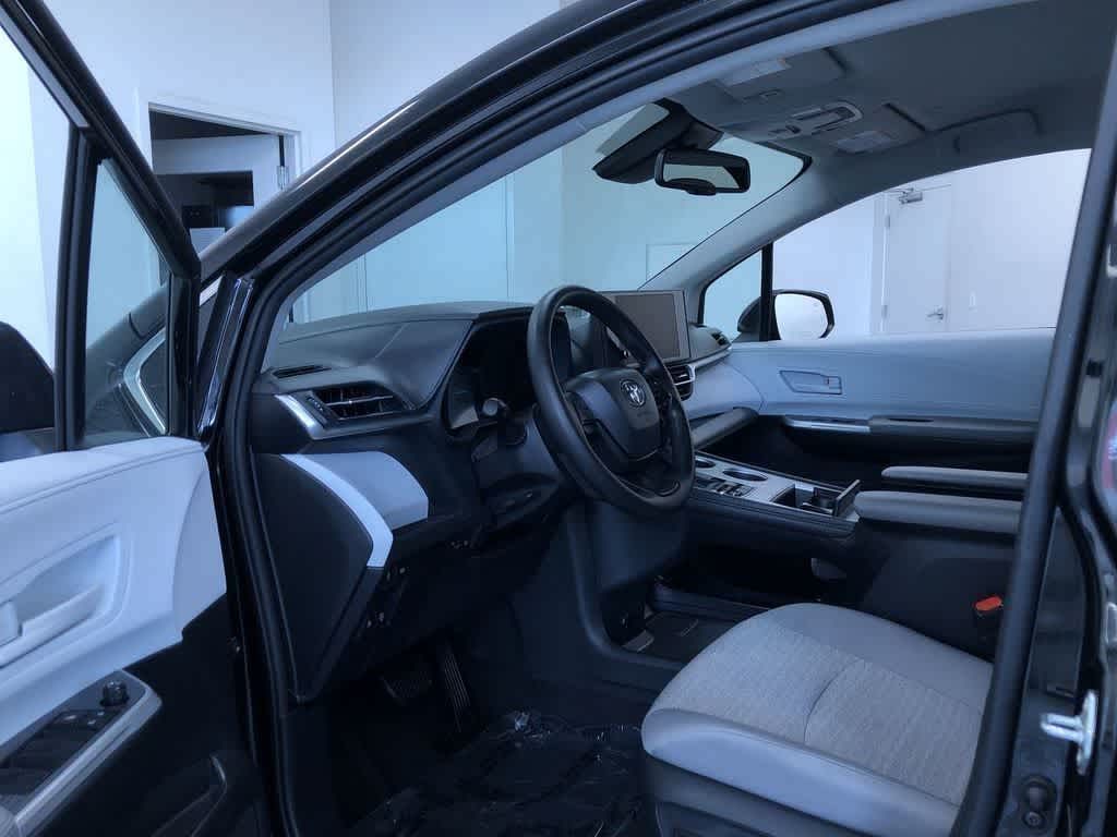 Thumbnail: 2026 Toyota Sienna - 10