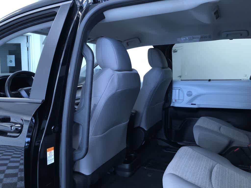 Thumbnail: 2026 Toyota Sienna - 12