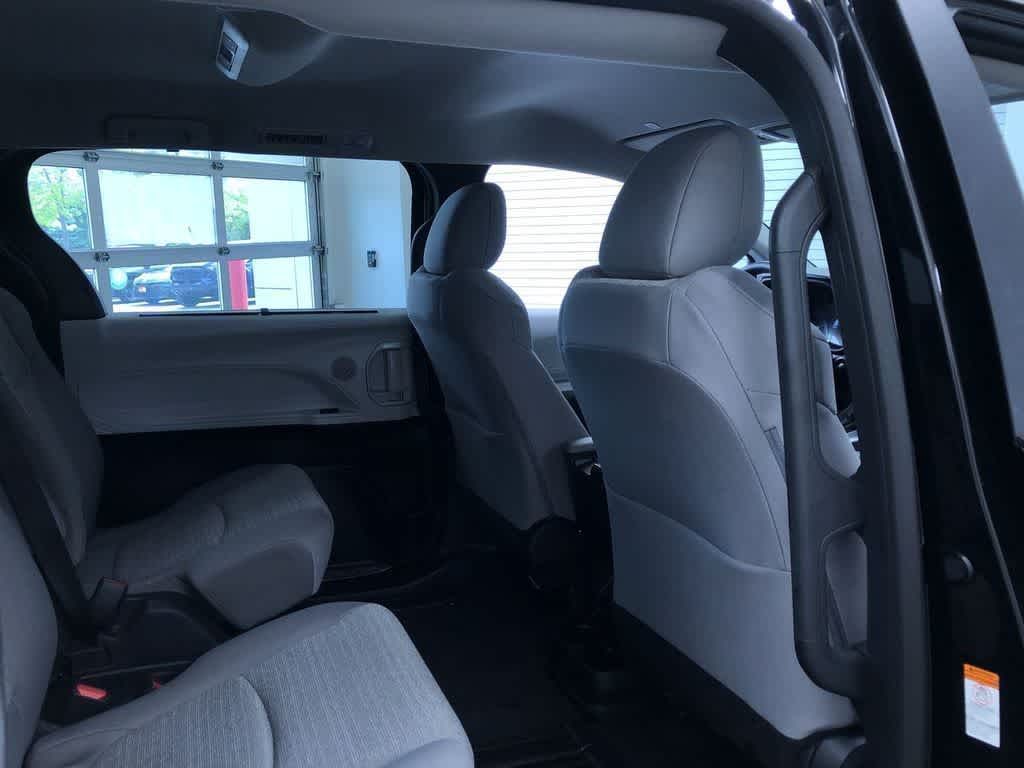 Thumbnail: 2026 Toyota Sienna - 27