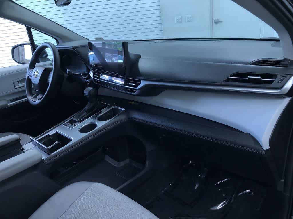 Thumbnail: 2026 Toyota Sienna - 9