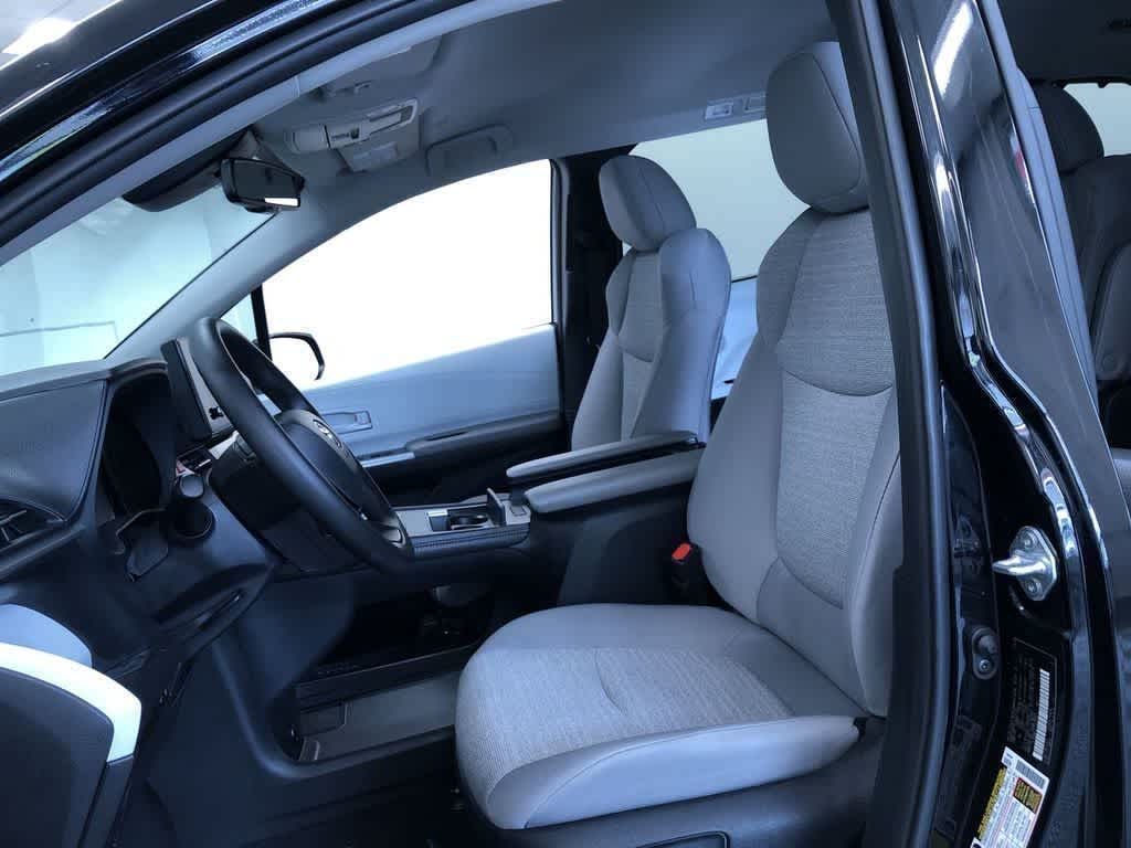 Thumbnail: 2026 Toyota Sienna - 11