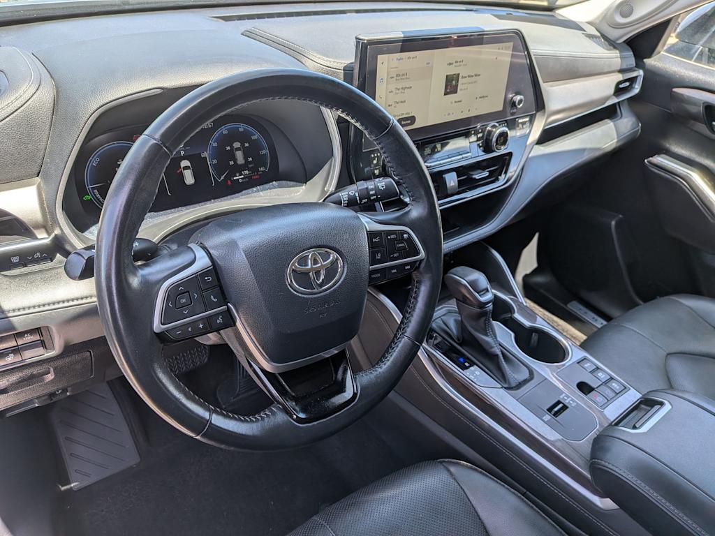 Thumbnail: 2023 Toyota Highlander - 2