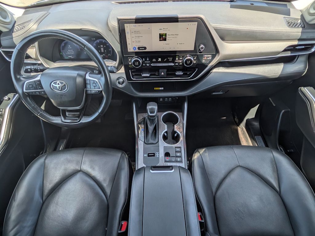 Thumbnail: 2023 Toyota Highlander - 8