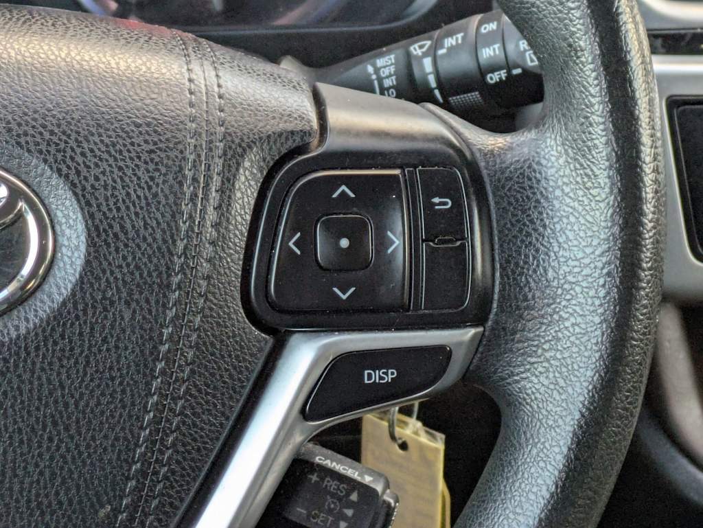 Thumbnail: 2015 Toyota Highlander - 28