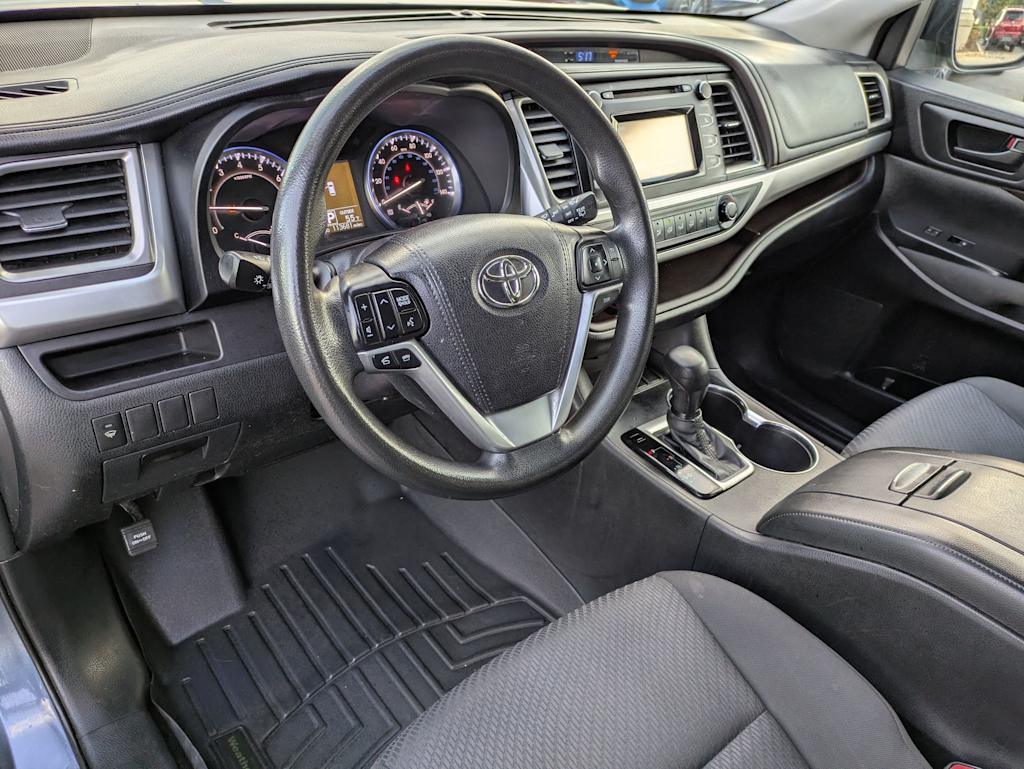 Thumbnail: 2015 Toyota Highlander - 2