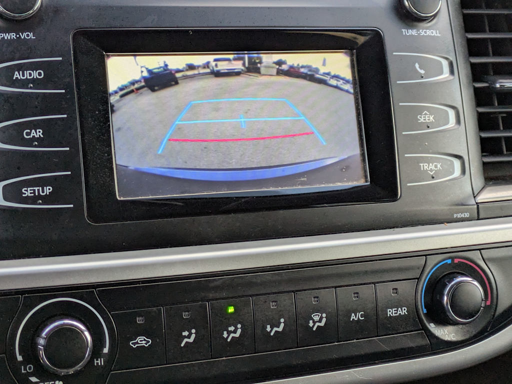 Thumbnail: 2015 Toyota Highlander - 31