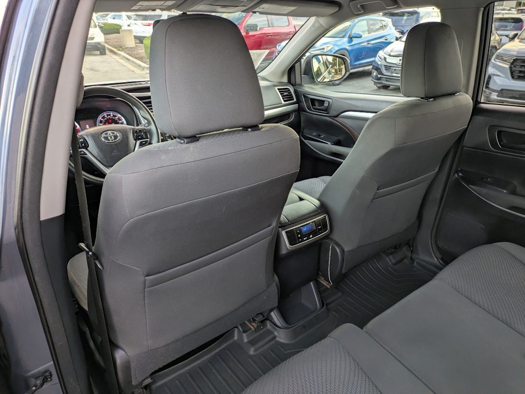 Thumbnail: 2015 Toyota Highlander - 11