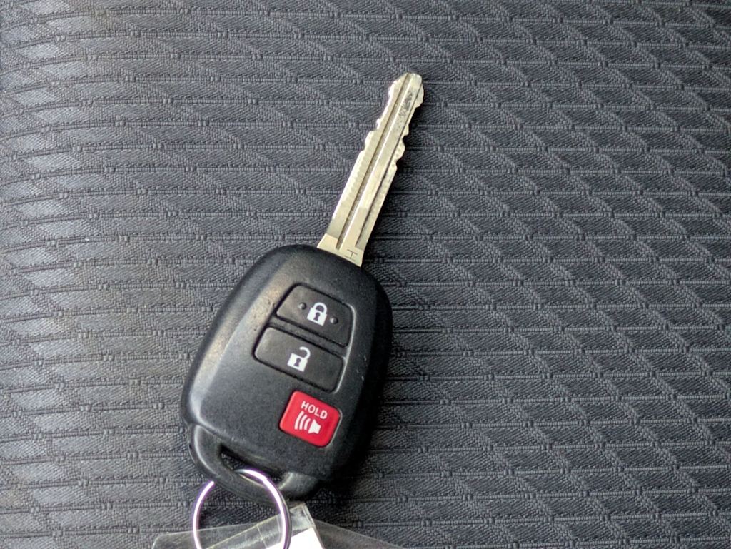 Thumbnail: 2015 Toyota Highlander - 17