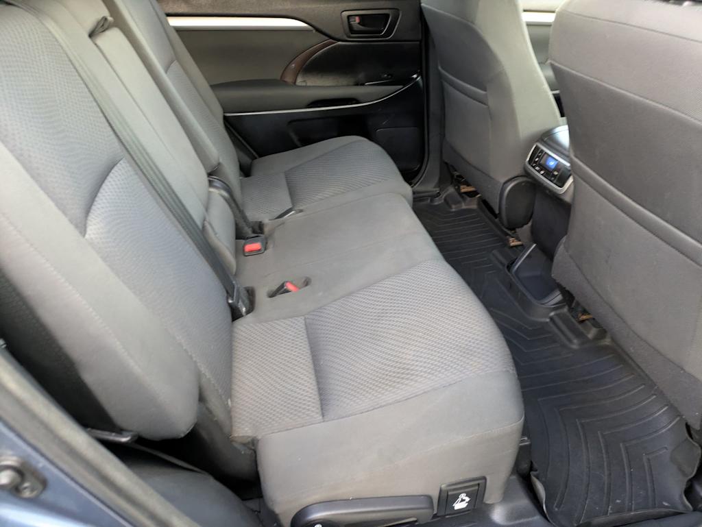 Thumbnail: 2015 Toyota Highlander - 26