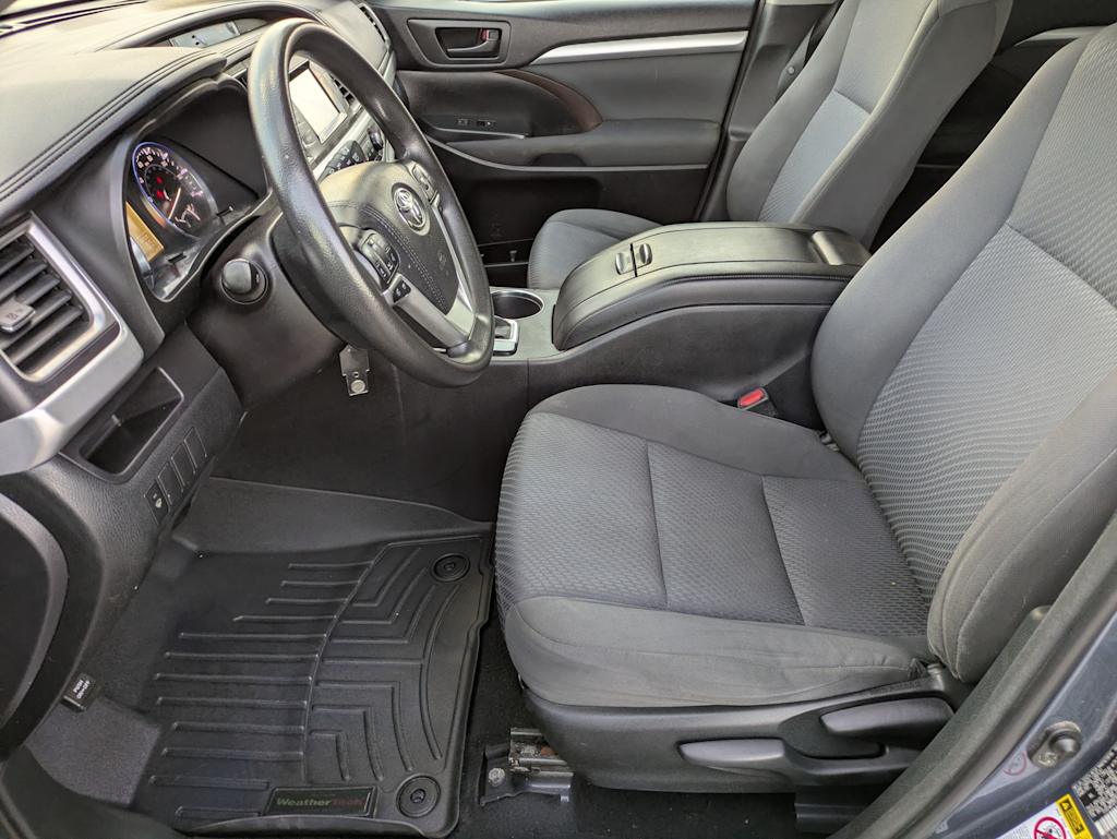 Thumbnail: 2015 Toyota Highlander - 9