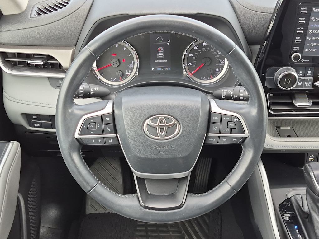 Thumbnail: 2022 Toyota Highlander - 12