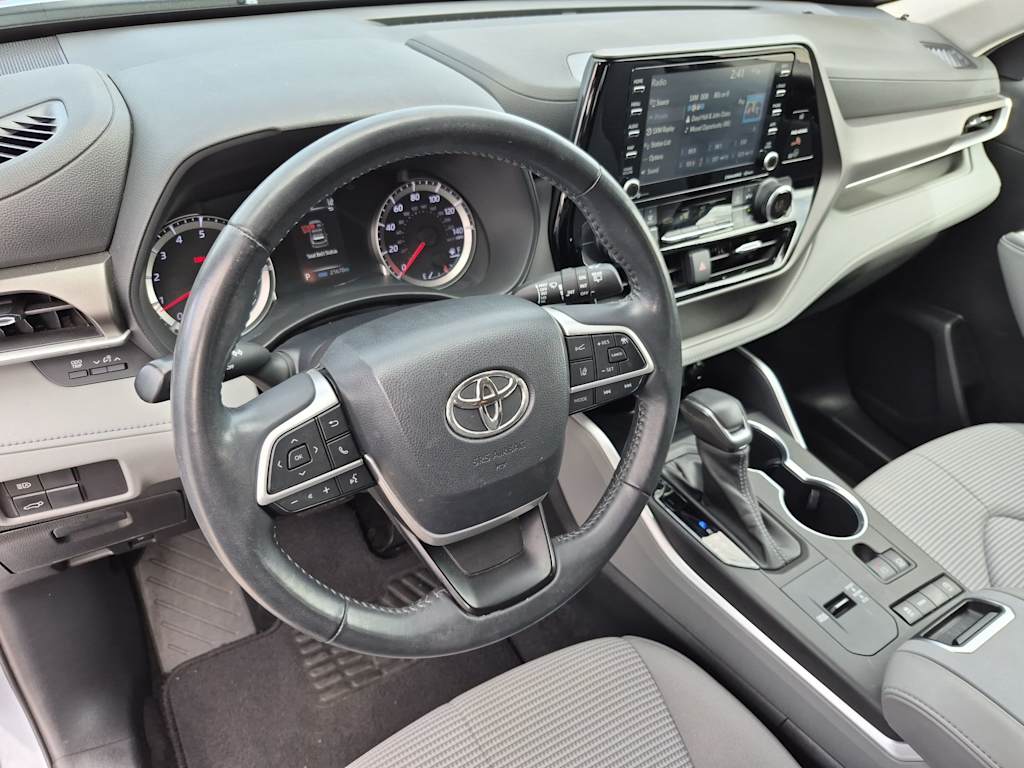 Thumbnail: 2022 Toyota Highlander - 2