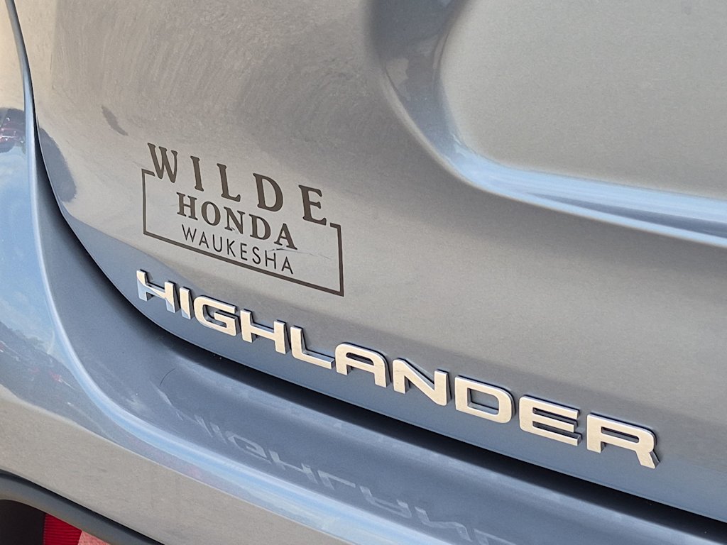Thumbnail: 2022 Toyota Highlander - 6