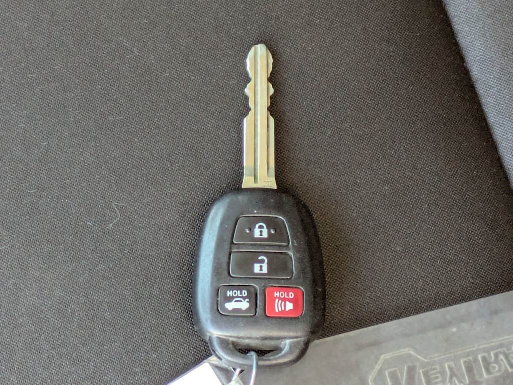 Thumbnail: 2018 Toyota Corolla - 18