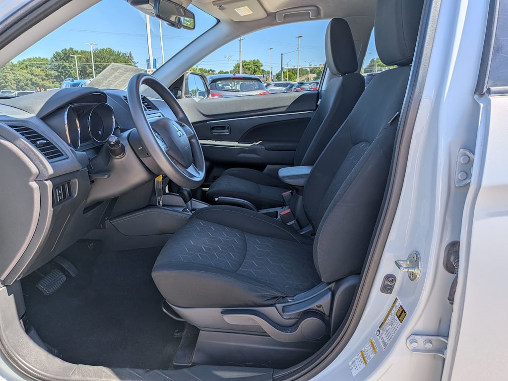 Thumbnail: 2022 Mitsubishi Outlander Sport - 9
