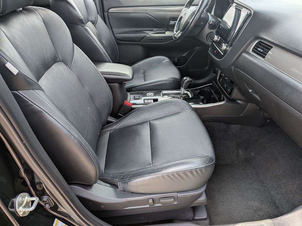 Thumbnail: 2020 Mitsubishi Outlander - 11