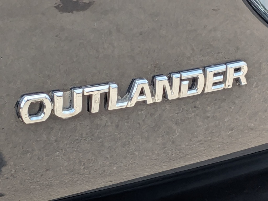 Thumbnail: 2020 Mitsubishi Outlander - 7