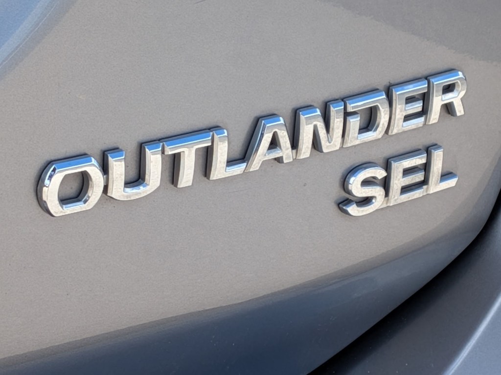 Thumbnail: 2017 Mitsubishi Outlander - 6