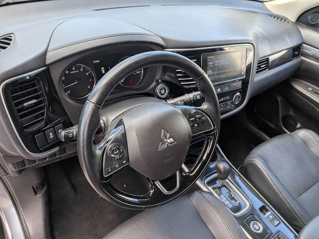 Thumbnail: 2017 Mitsubishi Outlander - 2