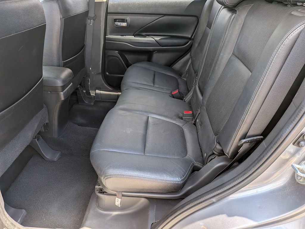 Thumbnail: 2017 Mitsubishi Outlander - 27