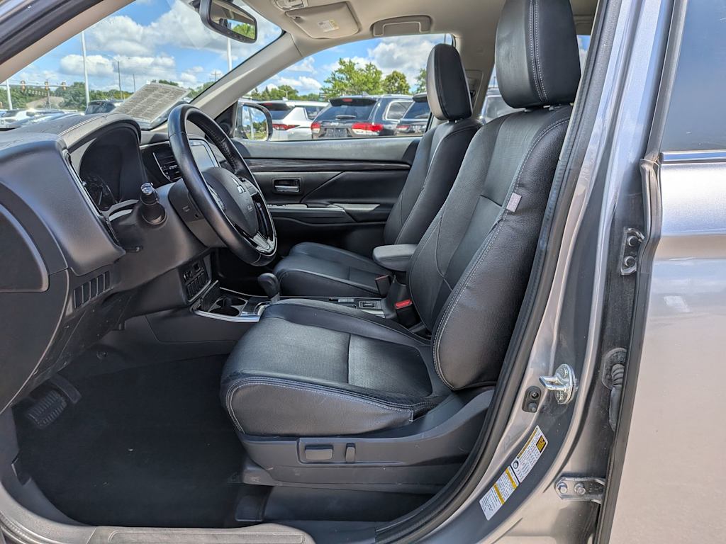 Thumbnail: 2017 Mitsubishi Outlander - 9