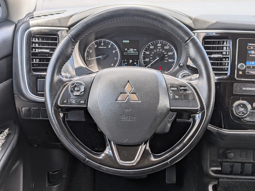 Thumbnail: 2017 Mitsubishi Outlander - 12