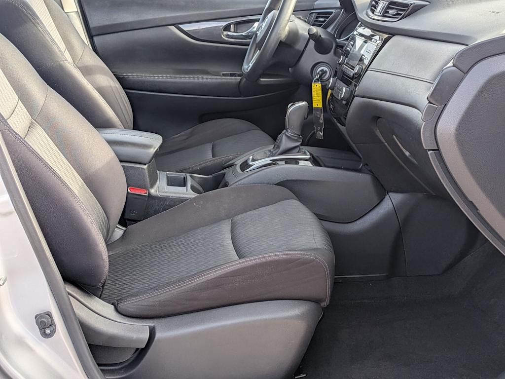 Thumbnail: 2017 Nissan Rogue - 10