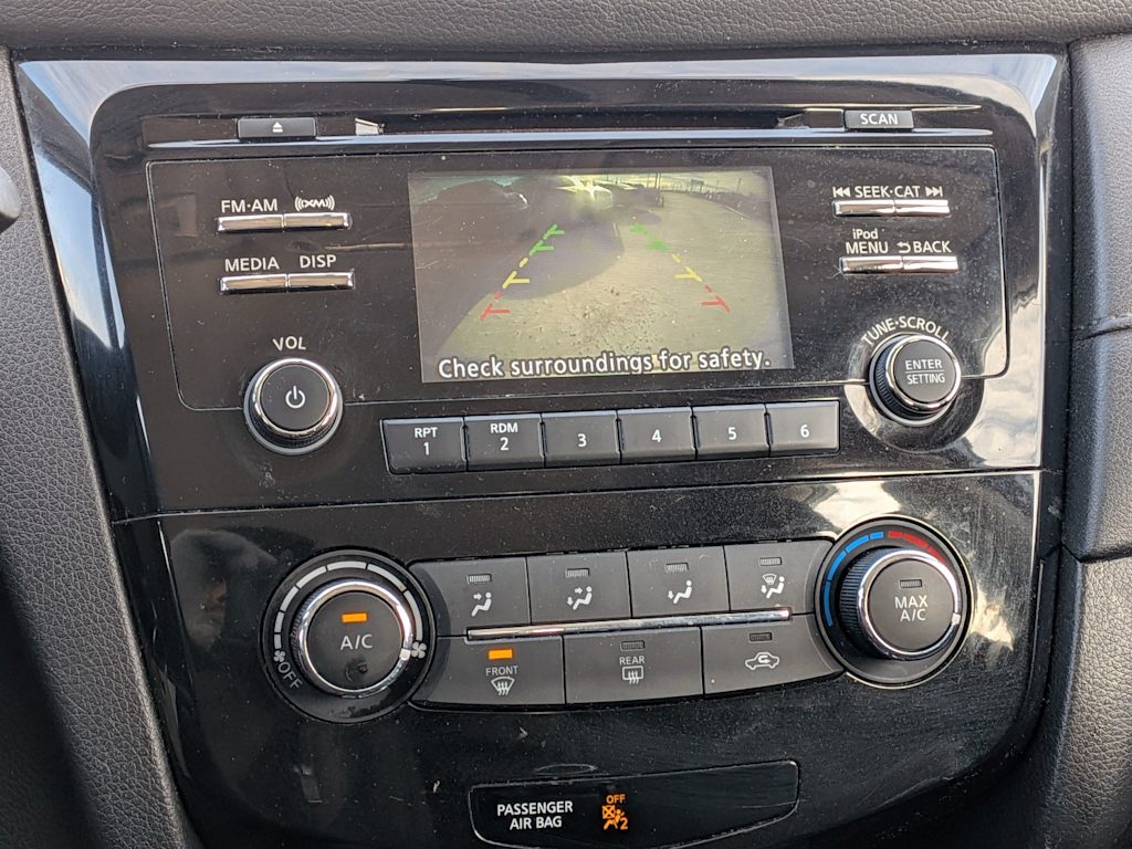 Thumbnail: 2017 Nissan Rogue - 31