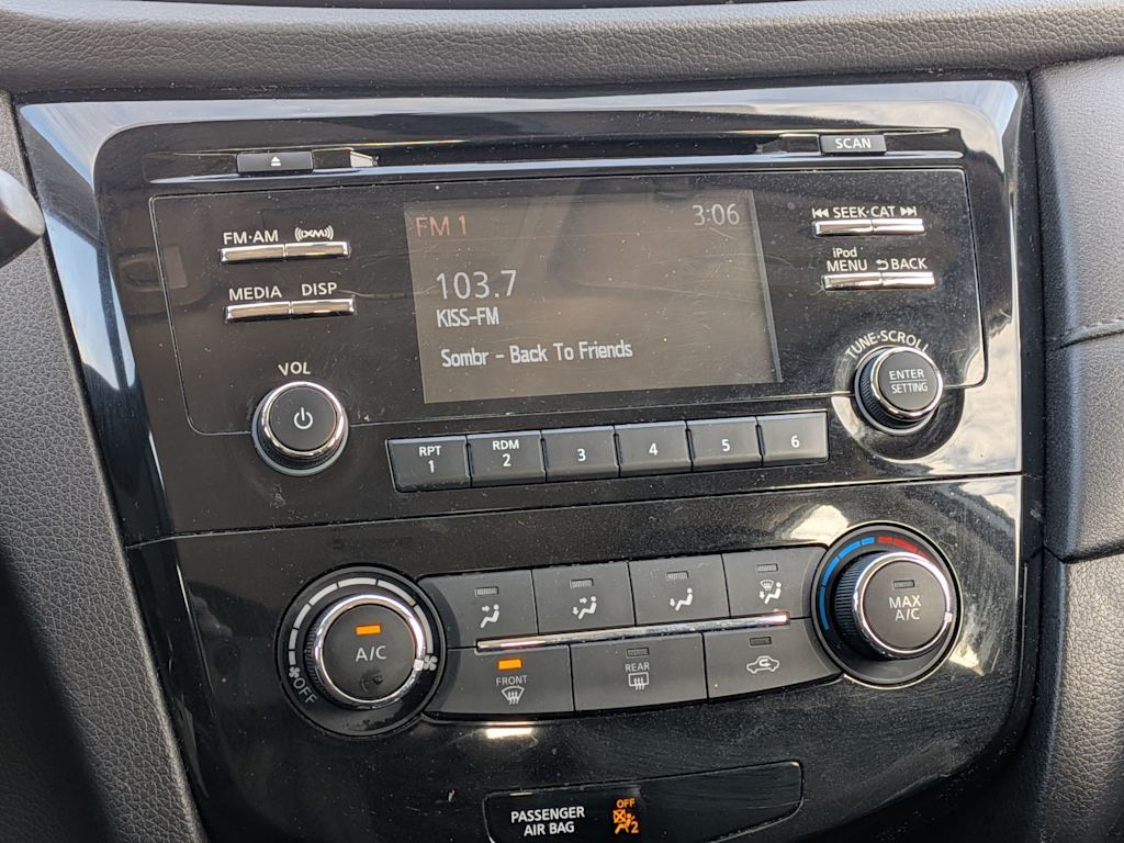 Thumbnail: 2017 Nissan Rogue - 13