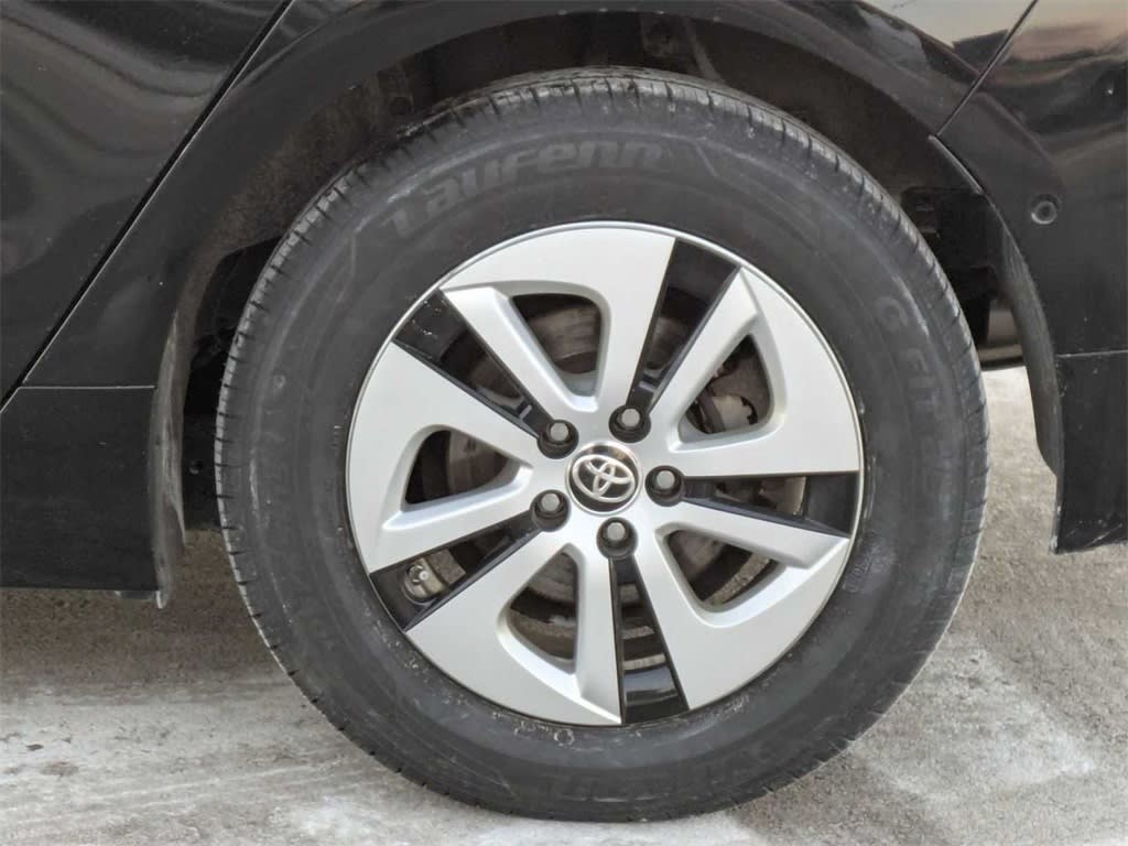 Thumbnail: 2018 Toyota Prius - 30