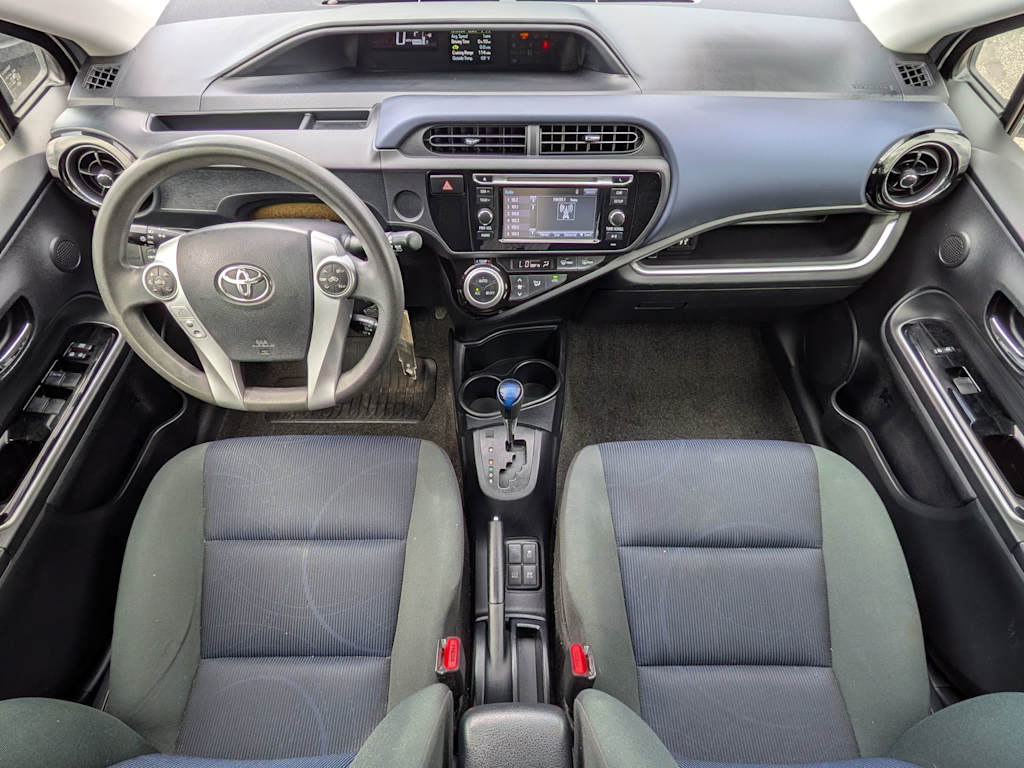 Thumbnail: 2016 Toyota Prius c - 12