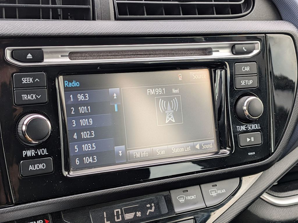 Thumbnail: 2016 Toyota Prius c - 14